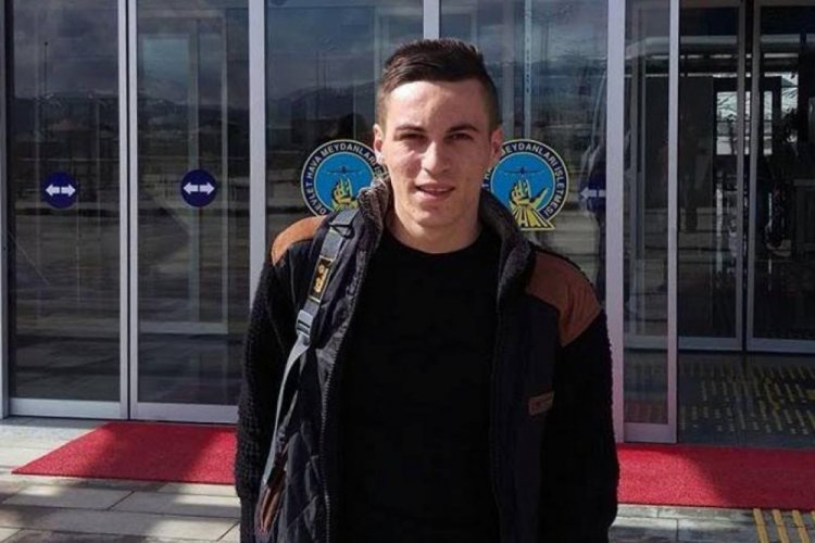 Şarampole devrilen otomobilin s&uuml;r&uuml;c&uuml;s&uuml; &ouml;ld&uuml;