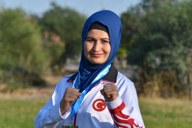 Bir anlık hevesle başladığı tekvandoda d&uuml;nya şampiyonu oldu