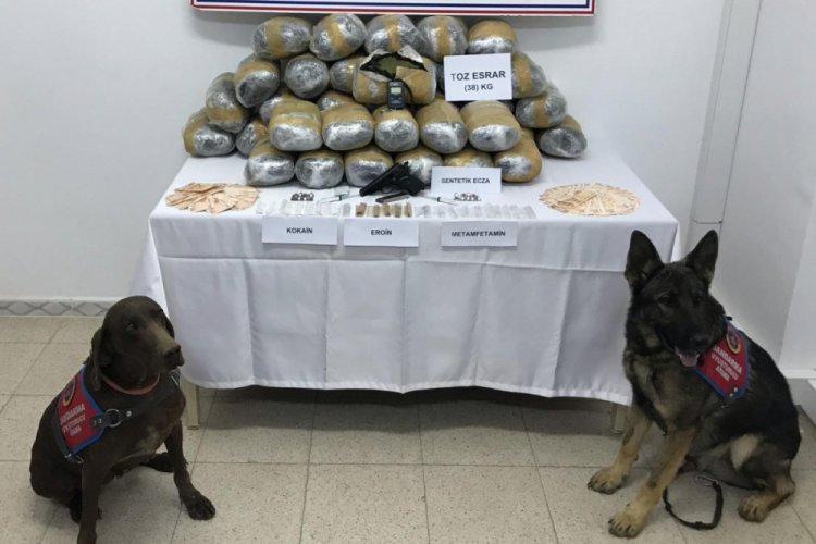 38 kilo toz esrar ele ge&ccedil;irildi