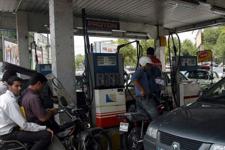 İran'da benzine y&uuml;zde 50 zam