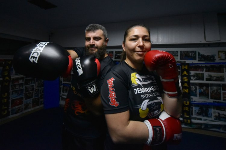 Muay thaici &ccedil;ift, evdeki sorunları ringde &ccedil;&ouml;z&uuml;yor