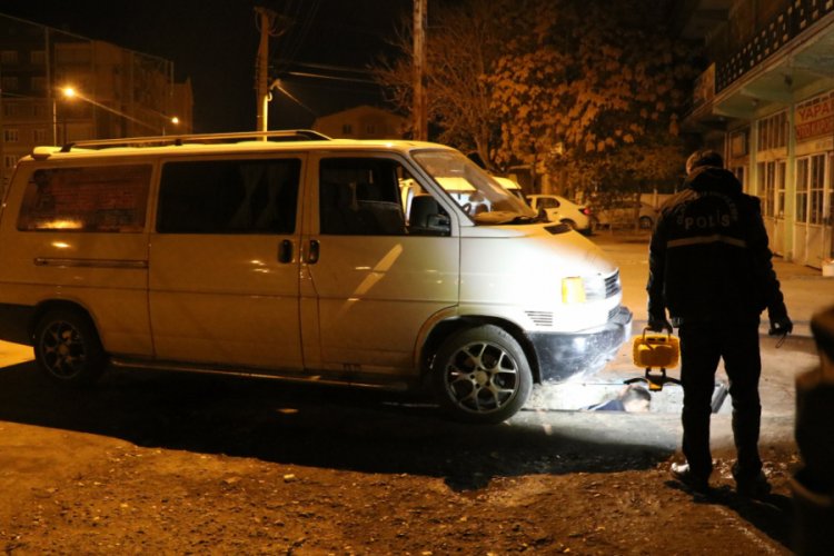 "Balkondan d&uuml;şt&uuml;" ihbarına giden polisler korkun&ccedil; ger&ccedil;ekle karşılaştı