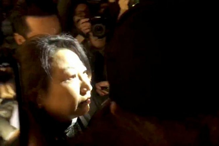 Hong Kong Adalet Bakanı Londra'da saldırıya uğradı