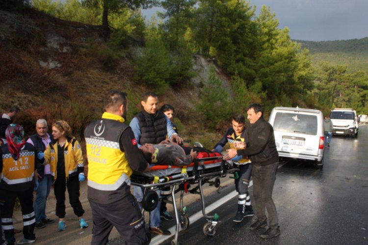 Antalya'da trafik kazası: 1 &ouml;l&uuml;, 2 yaralı