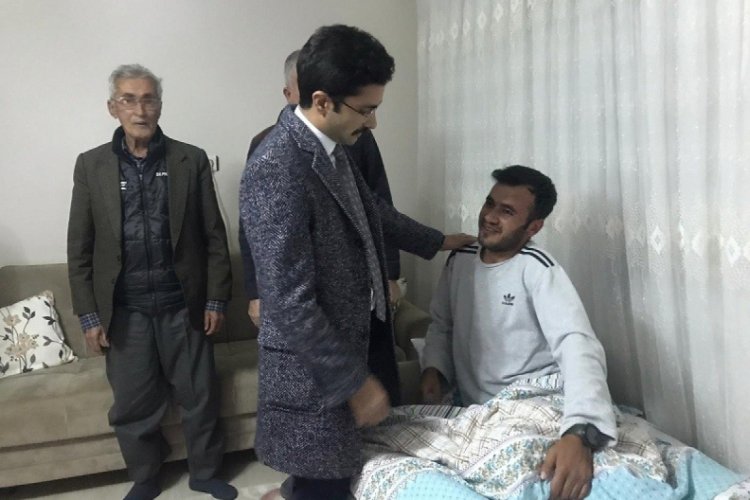 Operasyonda yaralan Uzm. &Ccedil;avuş'a kaymakamdan ziyaret