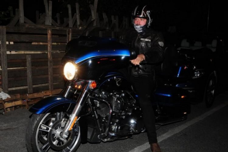 Kıvan&ccedil; Tatlıtuğ motosiklet tutkusundan vazge&ccedil;medi