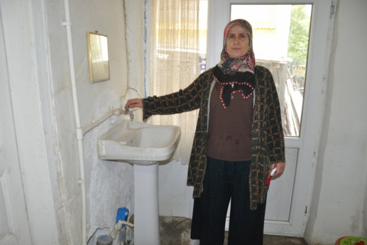 Yardıma muhta&ccedil; kardeşlerin suyu kesildi