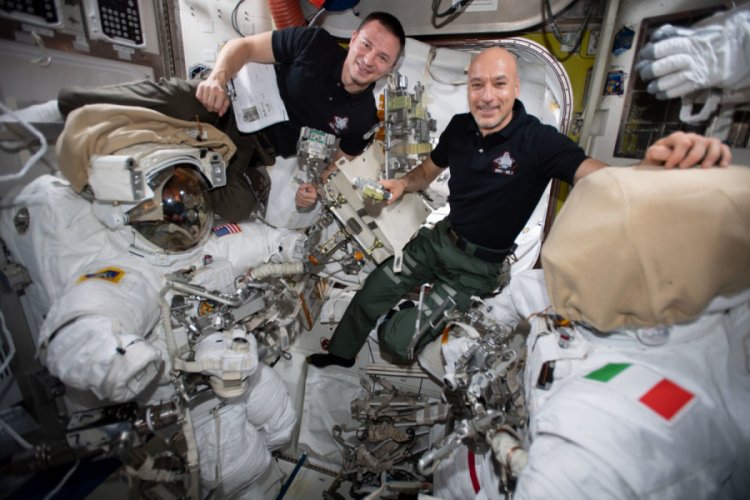NASA: 2 astronot şimdiye kadarki en karmaşık uzay g&ouml;revine başladı