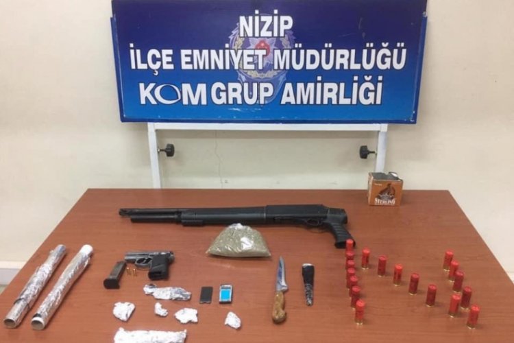 Ş&uuml;pheli 3 şahsın ara&ccedil; ve evlerinden silah ve uyuşturucu &ccedil;ıktı