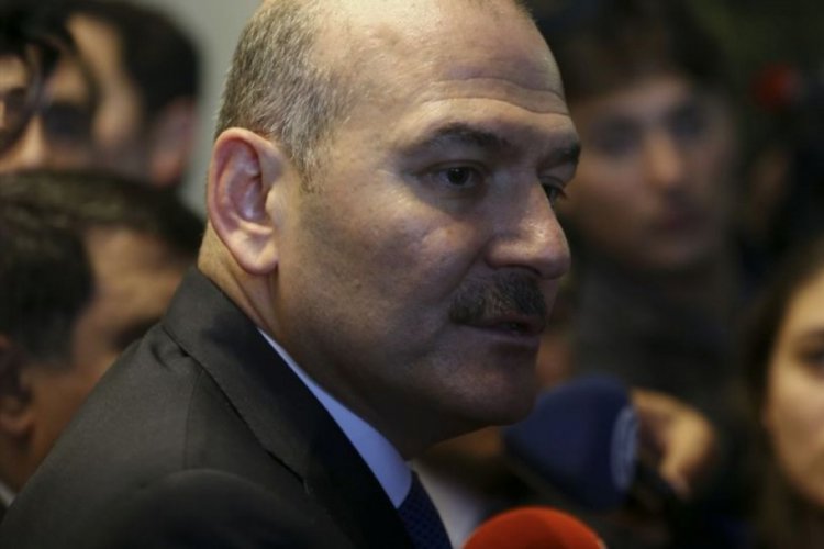Soylu: Karak&ouml;y'de baş&ouml;rt&uuml;l&uuml; &ouml;ğrencilere saldıran provokat&ouml;r g&ouml;zaltına alındı
