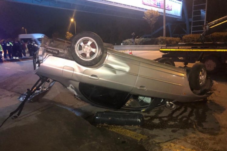 Takla atan otomobilden fırlayan s&uuml;r&uuml;c&uuml; &ouml;ld&uuml;