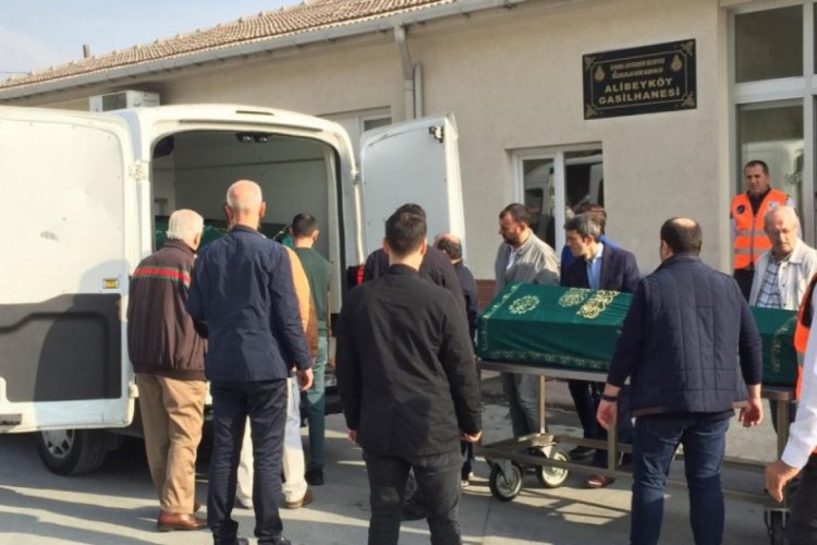 Siyan&uuml;rle &ouml;len ailenin cenazeleri gasilhaneden alındı