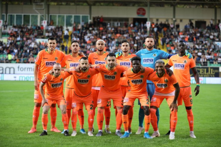 S&uuml;per Lig'de zirve 3 kez el değiştirdi