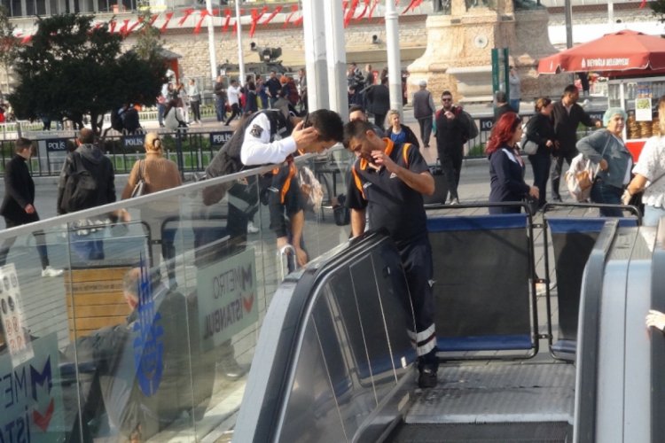 Taksim Metro İstasyonu merdivenlerinde yangın paniği