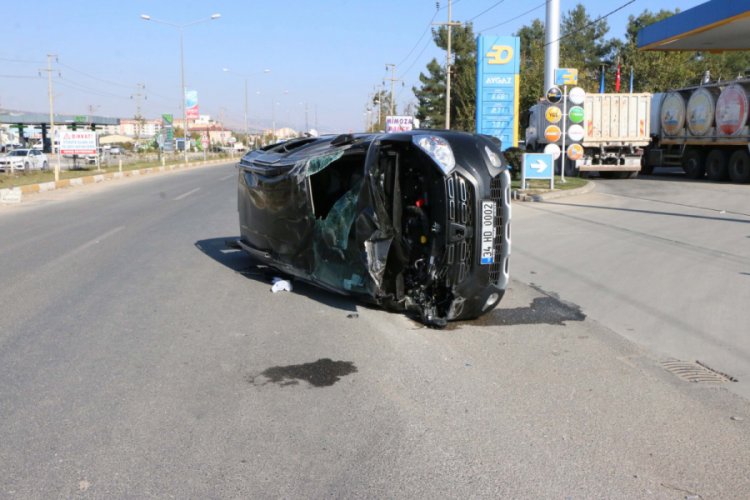 Otomobil ile hafif ticari ara&ccedil; &ccedil;arpıştı