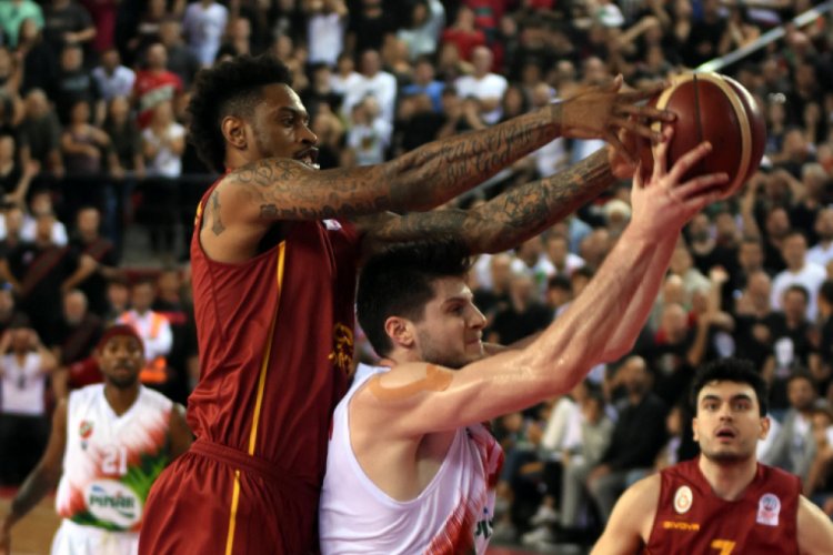 Pınar Karşıyaka fark attı