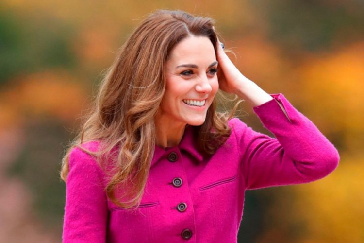 Kate Middleton toplu taşımayla kraliyet g&ouml;revinde