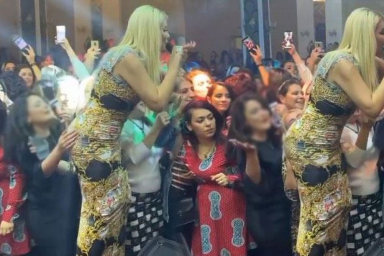 Selin Ciğerci kendisini taciz eden hayranına tepki g&ouml;sterdi