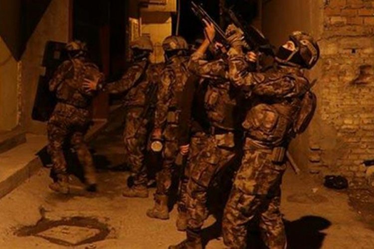 Adana'da şafak vakti operasyon: 4 g&ouml;zaltı var