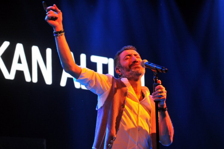 Hakan Altun'dan Bursa'da m&uuml;zik ziyafeti