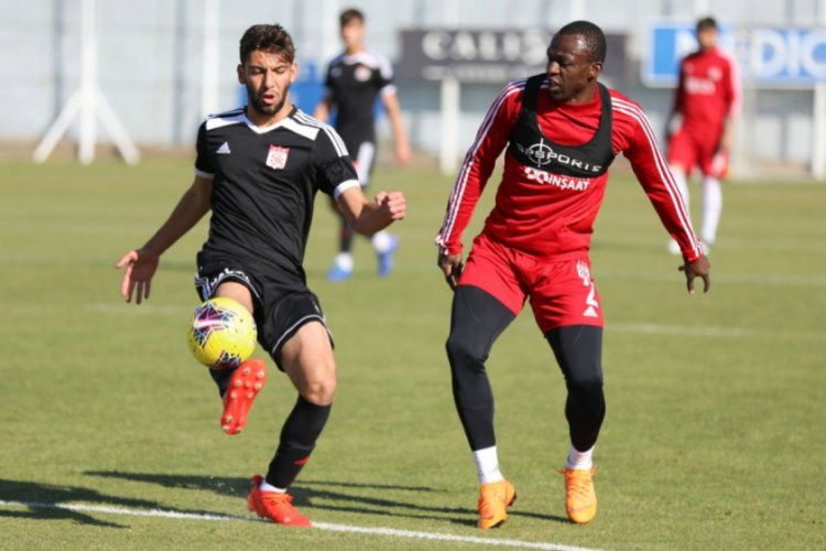 Sivasspor antrenman ma&ccedil;ı yaptı