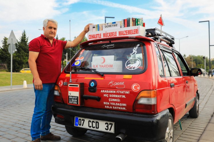 Otomobiliyle 5 yılda 20 bin kitap dağıttı