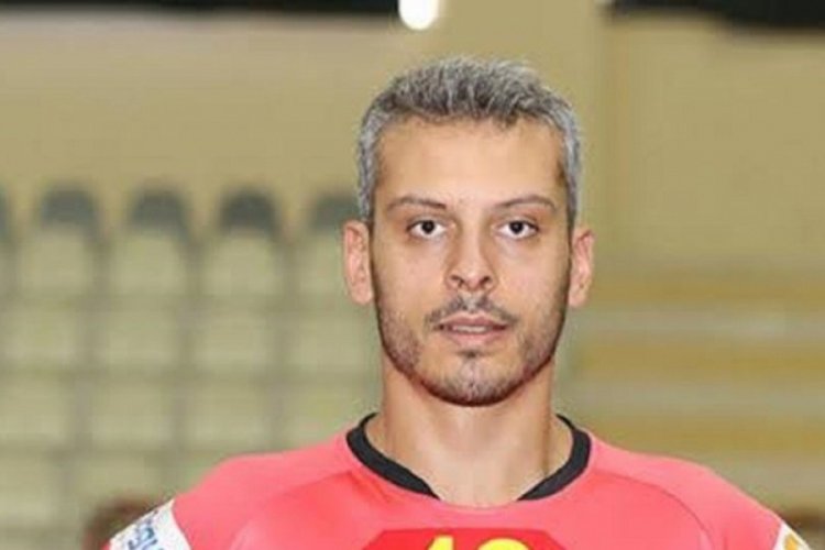AEK'dan hentbolcu &Ouml;zmusul'a 'asker selamı' cezası