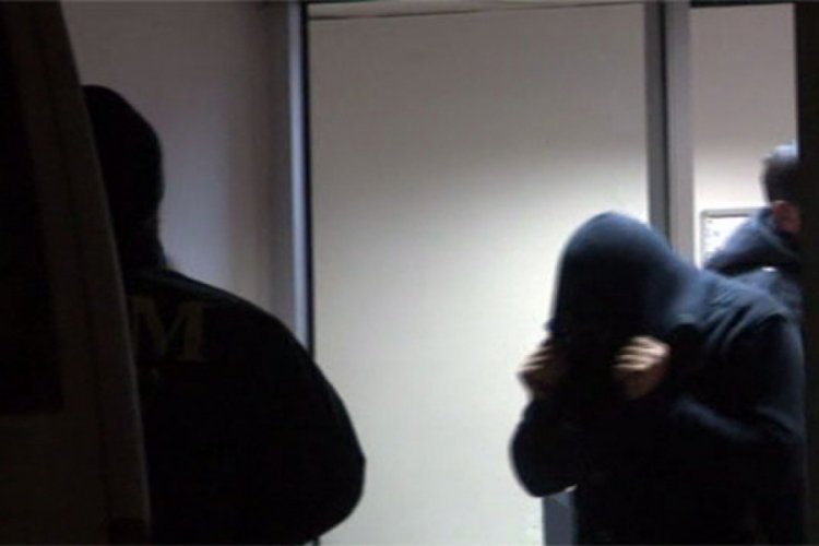 Arkadaşını &ouml;ld&uuml;rd&uuml;kten sonra benzinle yaktı! "Hedef g&ouml;zetmeden ateş ettim"