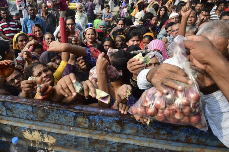 Bangladeş'te soğan krizi b&uuml;y&uuml;yor