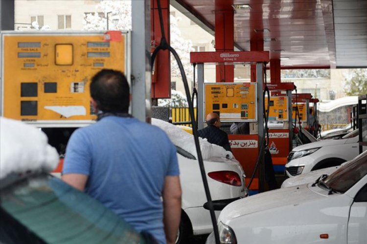 İran'da benzin zammından elde edilen gelirin bir kısmı halka dağıtılacak