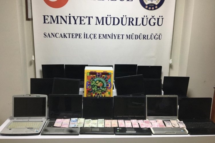 Denetlenen ruhsatsız iş yerinde kumar oynatıldığı ortaya &ccedil;ıktı