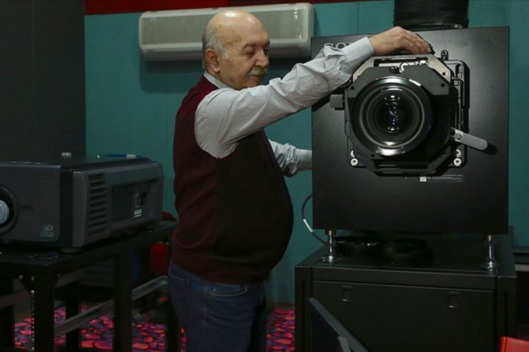 Makinist olarak başladığı sinema sekt&ouml;r&uuml;nde 'salonlar'la d&uuml;nyaya a&ccedil;ıldı