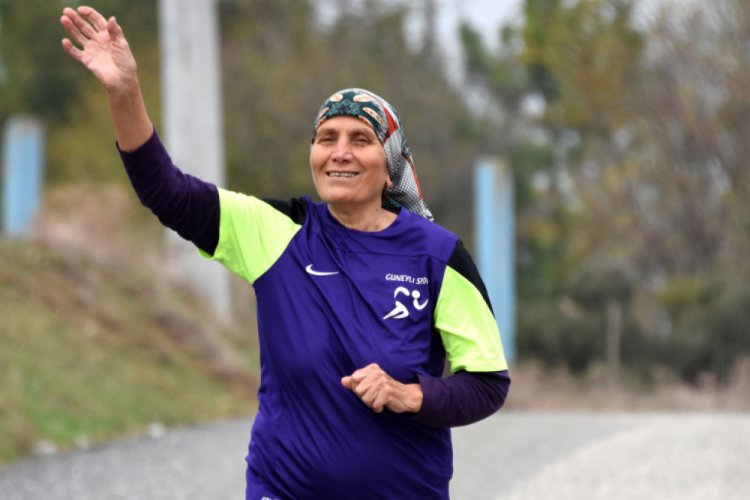 80 yaşında maratondan maratona koşuyor