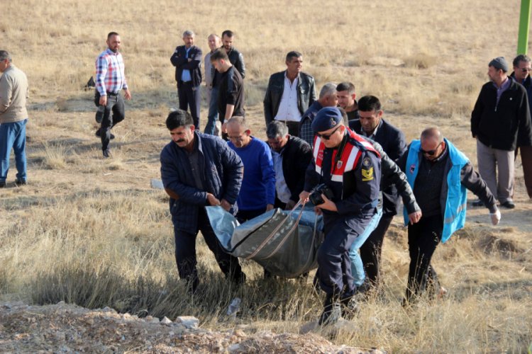 Şarampole devrilen otomobilin s&uuml;r&uuml;c&uuml;s&uuml; &ouml;ld&uuml;, 5 kişi yaralı