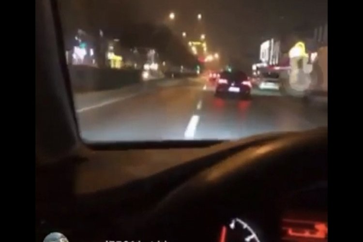 Alkoll&uuml; s&uuml;r&uuml;c&uuml; 3 kişinin yaralandığı kazayı canlı yayınlamış