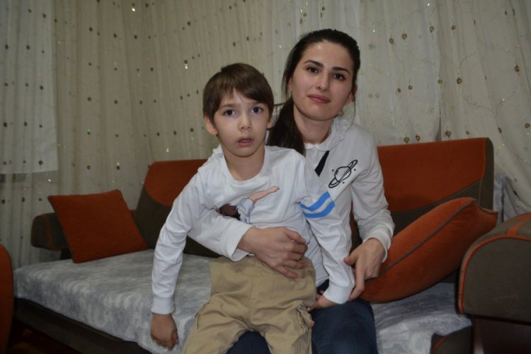 Bursa'da doğuştan serebral palsi hastası Yusuf yardım bekliyor