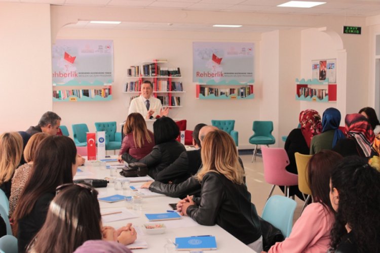 Bakan Sel&ccedil;uk, &ouml;ğretmenlere ders verdi