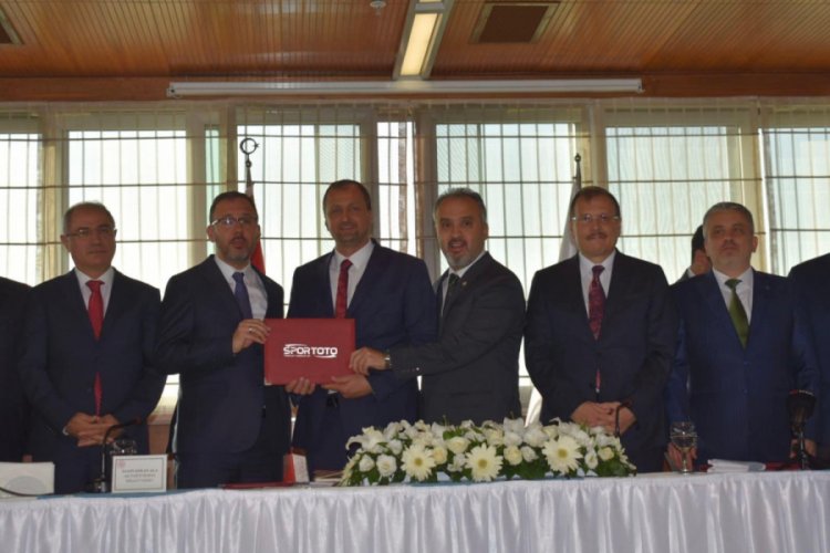 Bakan Kasapoğlu'ndan Bursa'ya spor kompleksi m&uuml;jdesi