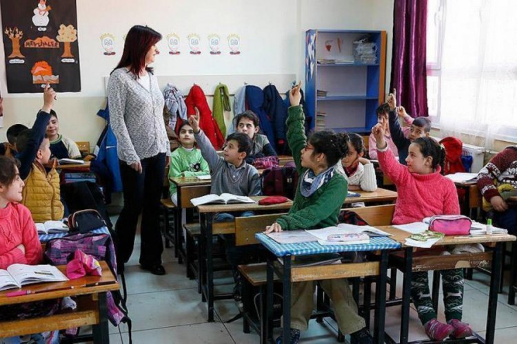 &Uuml;cretli &ouml;ğretmenlere ara tatilde para yok
