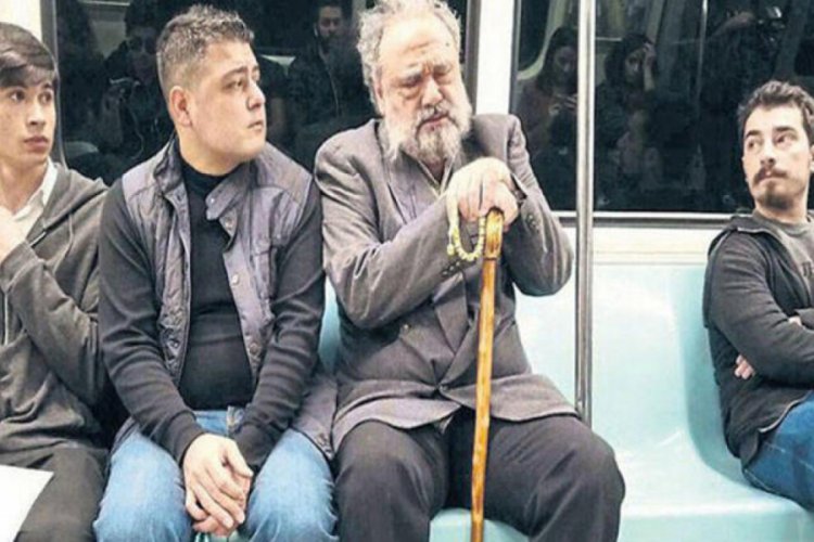 Metroda arya s&ouml;yleyen Hakan Aysev: Ben de olsam korkardım