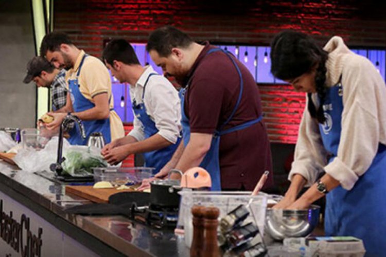 MasterChef şeflerinin g&ouml;z&uuml;nden ka&ccedil;madı! Anında ceza geldi