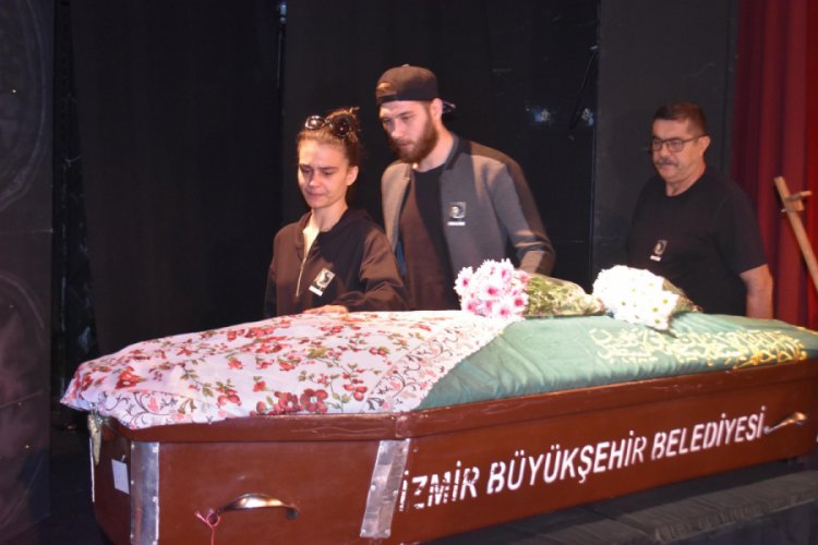 Usta tiyatrocu ile ilgili ger&ccedil;ek, cenazesinde ortaya &ccedil;ıktı
