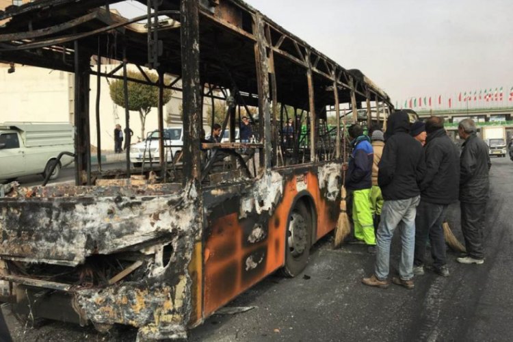 İran'da protestolarda 12 kişi hayatını kaybetti