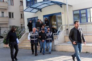 Yalova'da fuhuş villalarına baskın yapıldı
