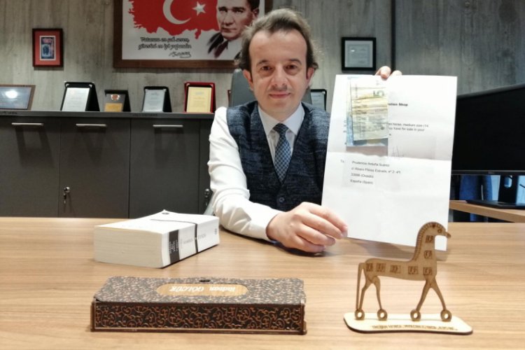 İspanya'dan mektupla 25 euro g&ouml;nderip, tahta Troya atı istedi