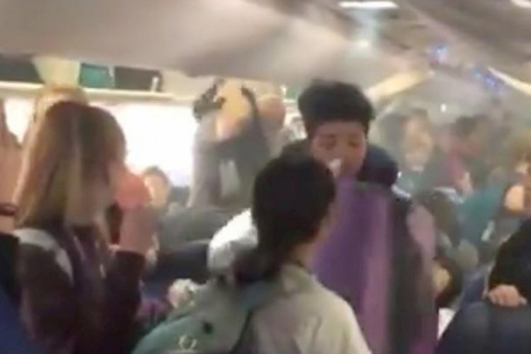 Yolcu u&ccedil;ağının i&ccedil;i duman doldu, u&ccedil;uş iptal edildi