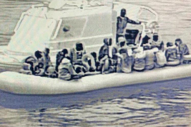 MSB: Edremit K&ouml;rfezi'nde 40 d&uuml;zensiz g&ouml;&ccedil;men kurtarıldı