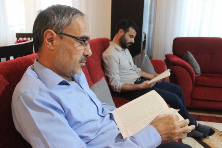 Bursa'da emekli imam 3 &uuml;niversite bitirdi, aileden herkesi &uuml;niversite mezunu yaptı