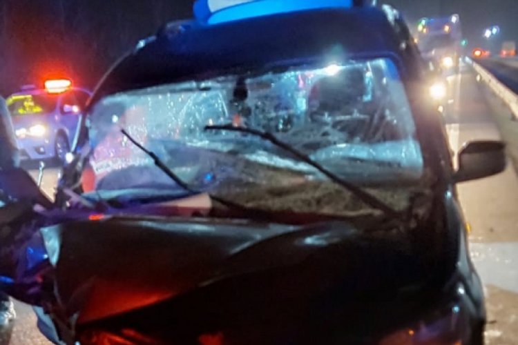 Minib&uuml;s tıra arkadan &ccedil;arptı: 5'i &ccedil;ocuk 8 yaralı
