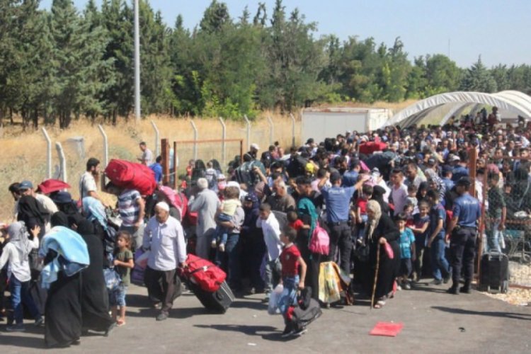 AK Parti'den '&uuml;lkesine d&ouml;nen Suriyelilere para desteği' teklifi